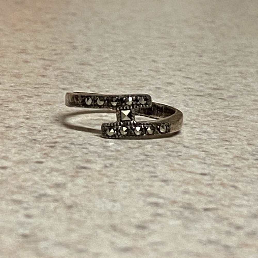 Vintage Marcasite Sterling Silver Open Bar Ring | Size 8 - Picture 2 of 4